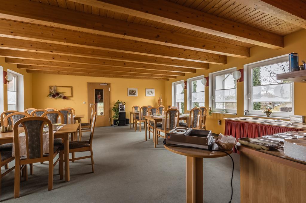 Hotel-Pension Am Rosarium 장어하우젠 외부 사진